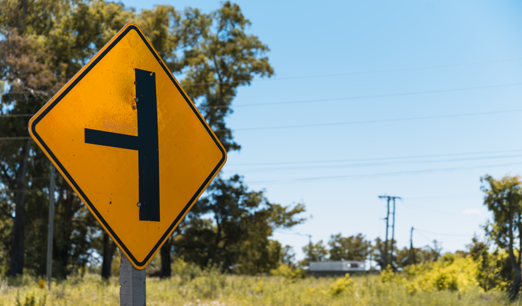 postes de sinalização para placas de trânsito